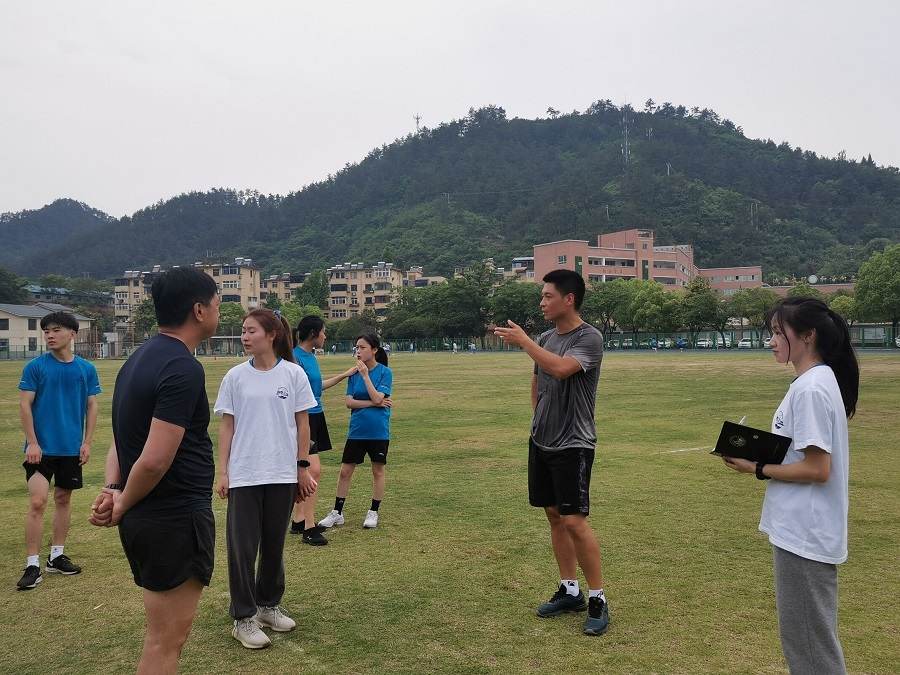 �����������L