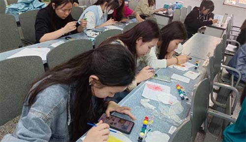 һö����������֮�g����ܰˇ�ֹ��f(xi��)���~�}�������L