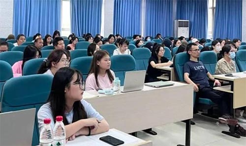 ���ݴ�W(xu��)�����W(xu��)Ժ�e�����ڡ��ݳ������v�á�ϵ�ЌW(xu��)