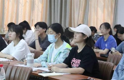 ���W�����c���ϿƌW�WԺ���A�FУ�_չ����W�����H