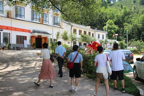 ��̶��W�о��������{�ЈF��̽���������ںϰlչ��ģʽ