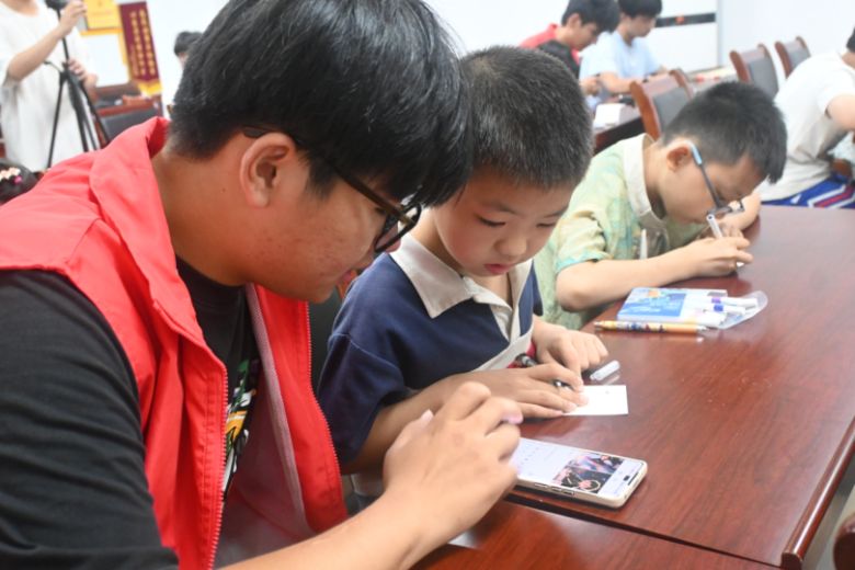 ����������W(xu��)�W(xu��)�����ؑc�ϴ��_չ��֧ͯ�̻�ӣ����f֪�R�c��ů