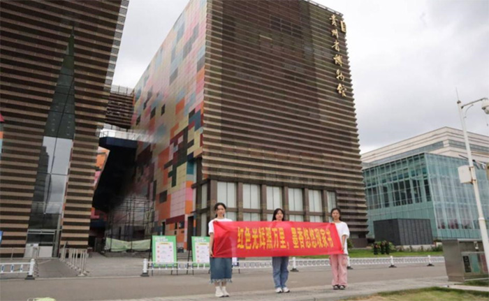 �ߠ����L�����L�F����һĨ�tɫӛ��