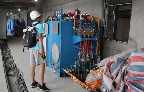 成員查閱機(jī)箱布線結(jié)構(gòu) 宋天浩攝