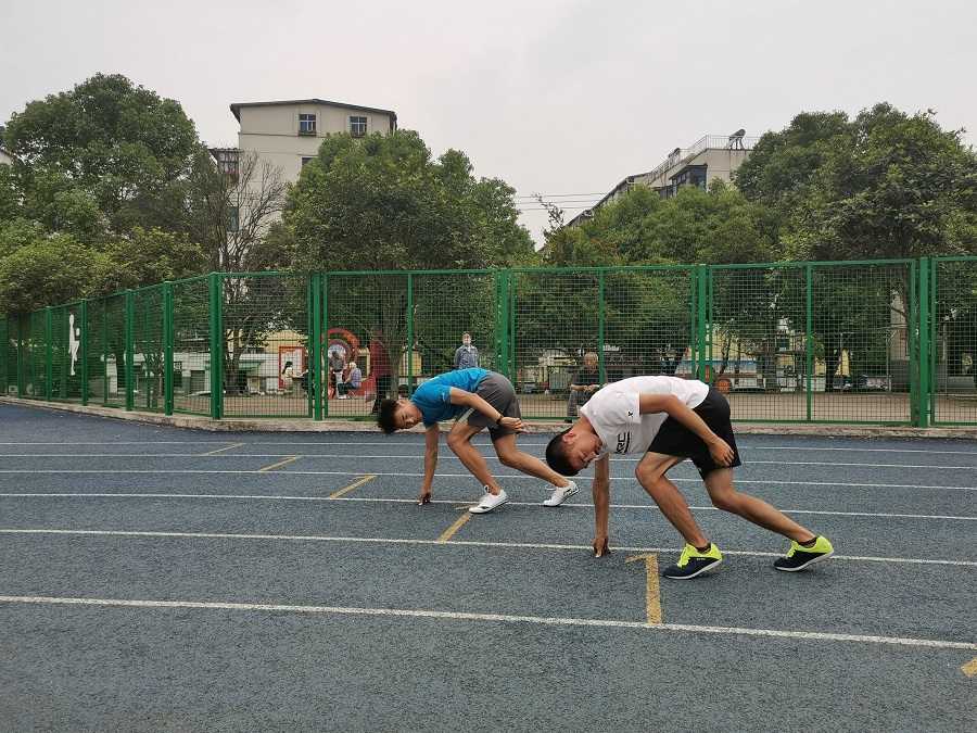 ���y����