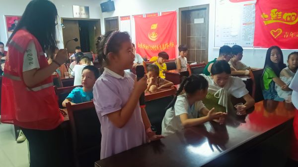 圖為小朋友進行自我分析的環節