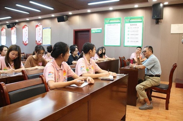 ���c���꣬���c���ң����c����