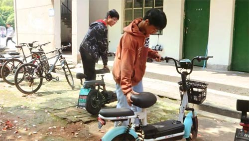 ���ϿƼ���W�̌WԺ�e�Єڄӽ���ϵ�л��