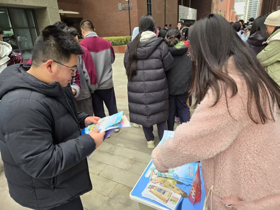 �ж�ĸУ�У����v�������������r�W�ӷ�У���v�麼�ߌW�������x��