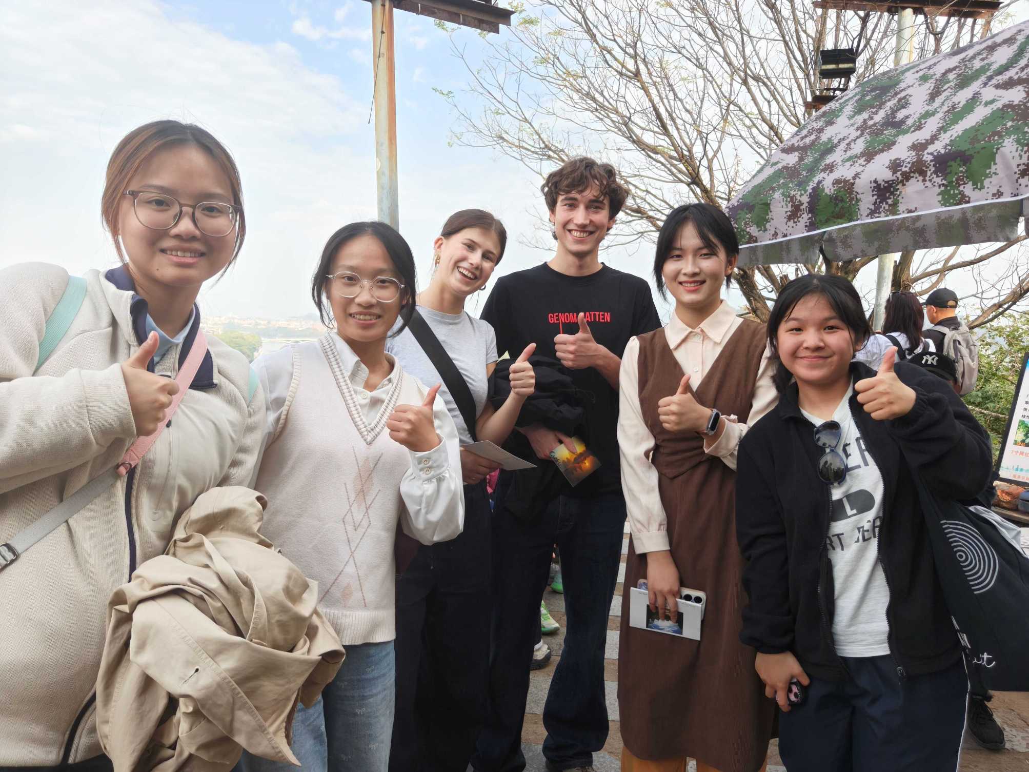 �ഺ�{���У����i����ɽˮ���H�������¿���