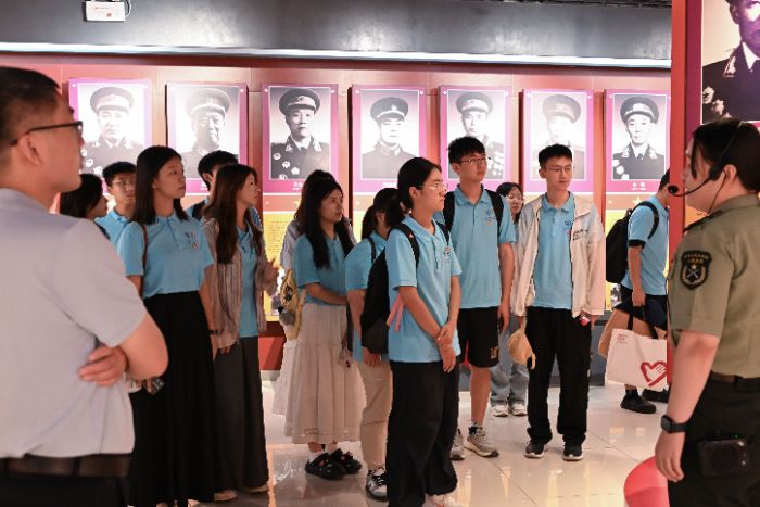 �Ӻ��W�������l��׷���tɫ���E���s�m��ʮ�s�⡪���F��_չ�tɫ�����c�l�����d���}���`