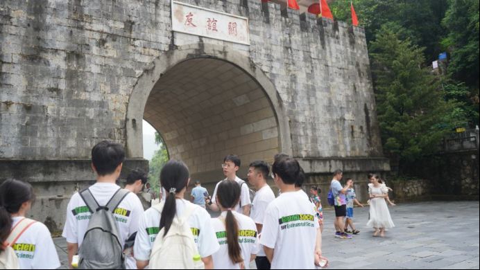 ����������W�W�����M���x�P��̽��߅�P�vʷ���`�оGɫʹ��